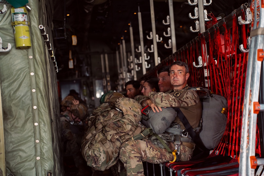 173rd Light Support Battalion Conducts Airborne Operation