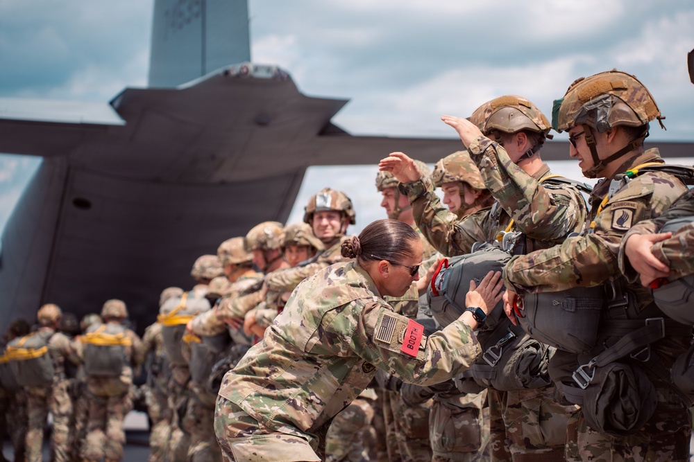173rd Light Support Battalion Conducts Airborne Operation