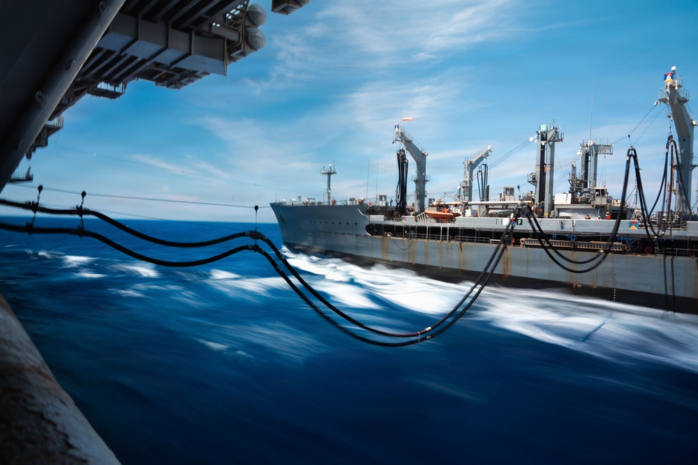 IKE conducts refueling-at sea evolution