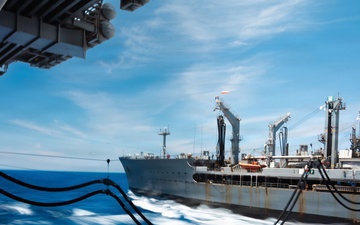 IKE conducts refueling-at sea evolution
