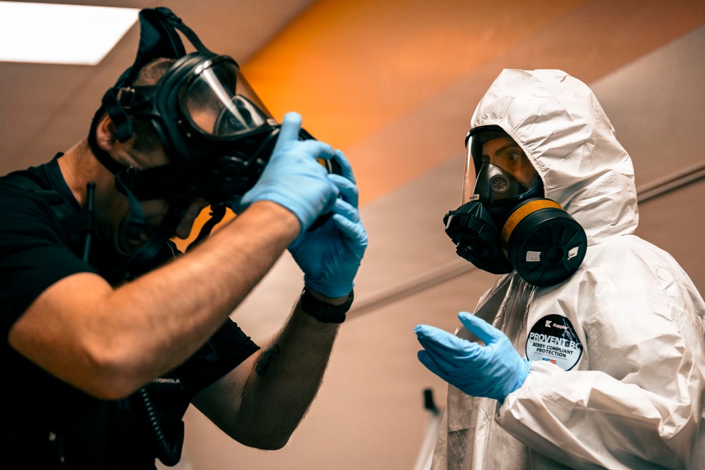 Washington National Guard’s 10th Civil Support Team and FBI hone response skills during joint training