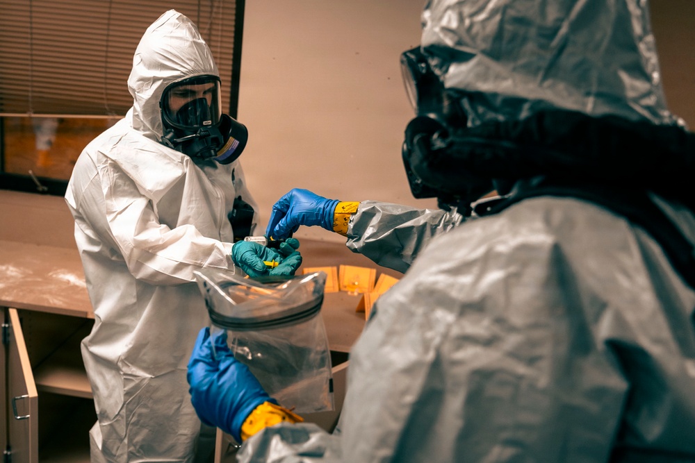 Washington National Guard’s 10th Civil Support Team and FBI hone response skills during joint training