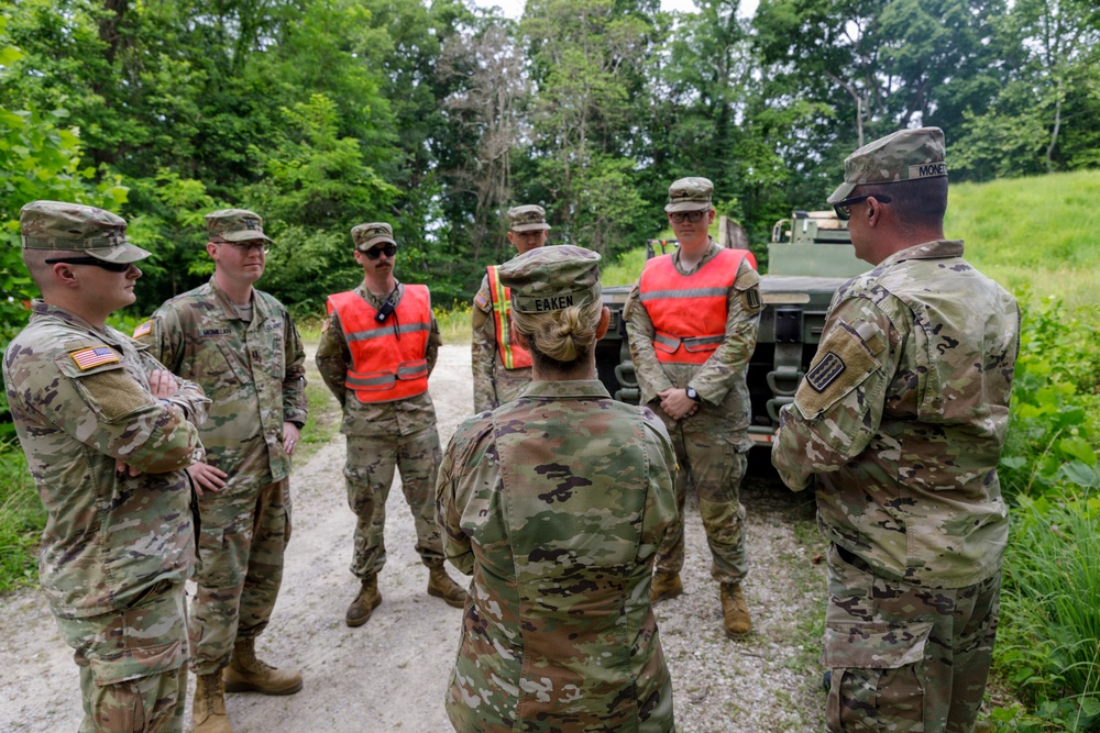 Brig. Gen. Eaken visits with Soldiers Attending Operation Patriot Press