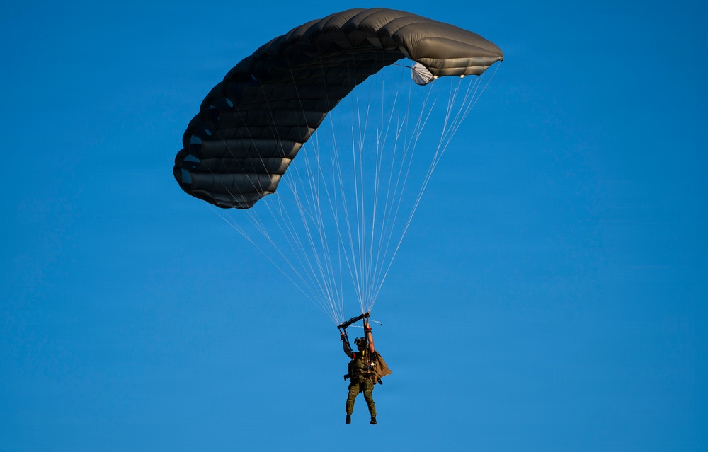 Special Tactics Airmen Complete Jumps in Pendleton, OR