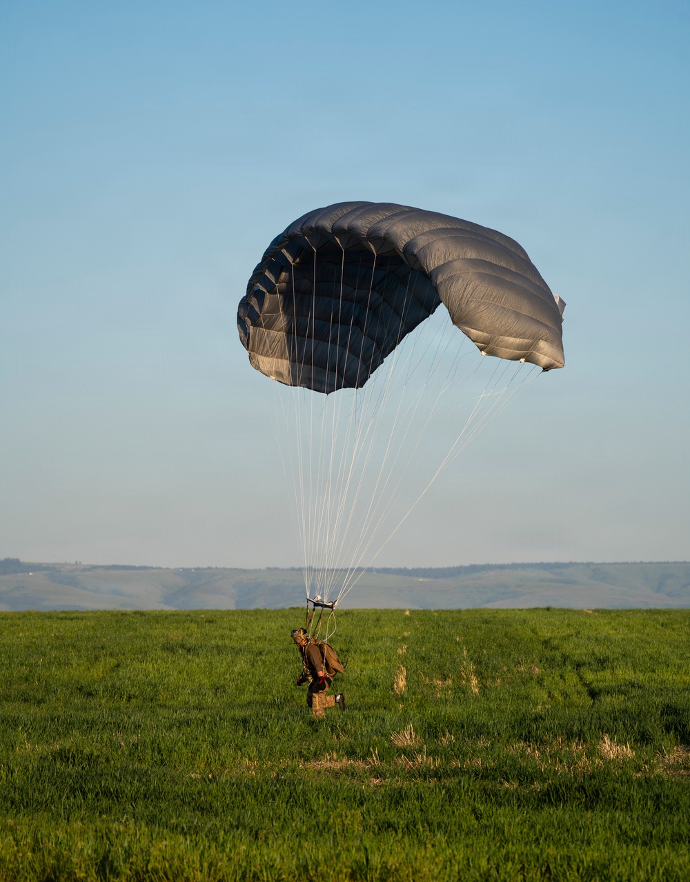 Special Tactics Airmen Complete Jumps in Pendleton, OR