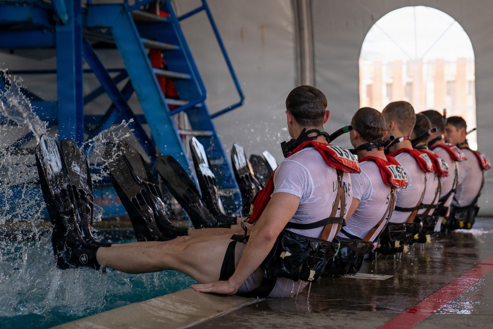 Aviation Survival Technician ‘A’ School students conduct training