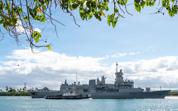 Royal New Zealand Navy Anzac-class frigate HMNZS Te Mana (F111) arrives at Pearl Harbor for RIMPAC 2026