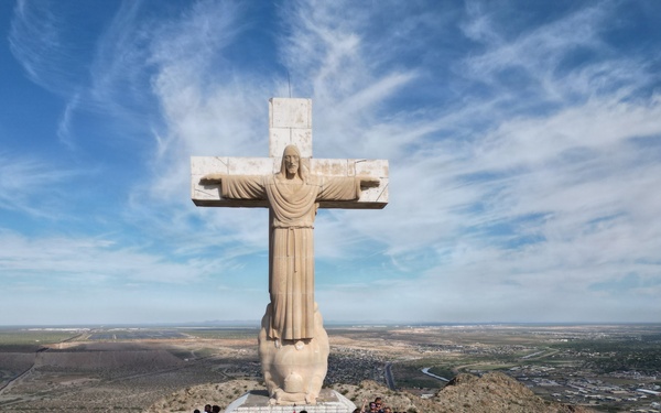 1st Armored Division Artillery and UTEP Football conquer Mt. Cristo Rey