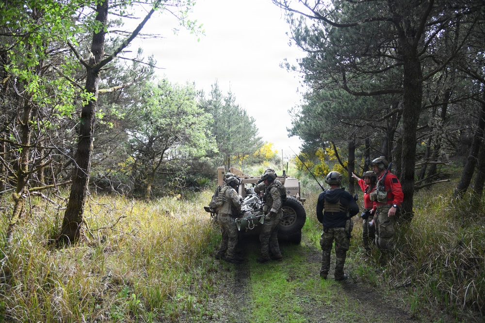 Air Force Special Tactics Airmen Complete Field Training in Warrenton, OR