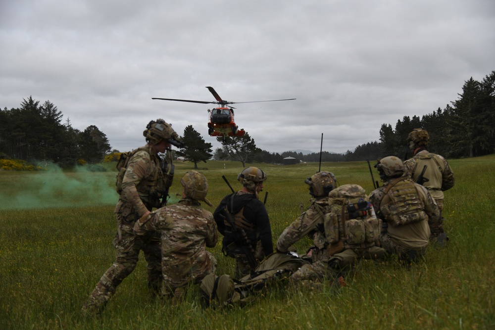 Air Force Special Tactics Airmen Complete Field Training in Warrenton, OR