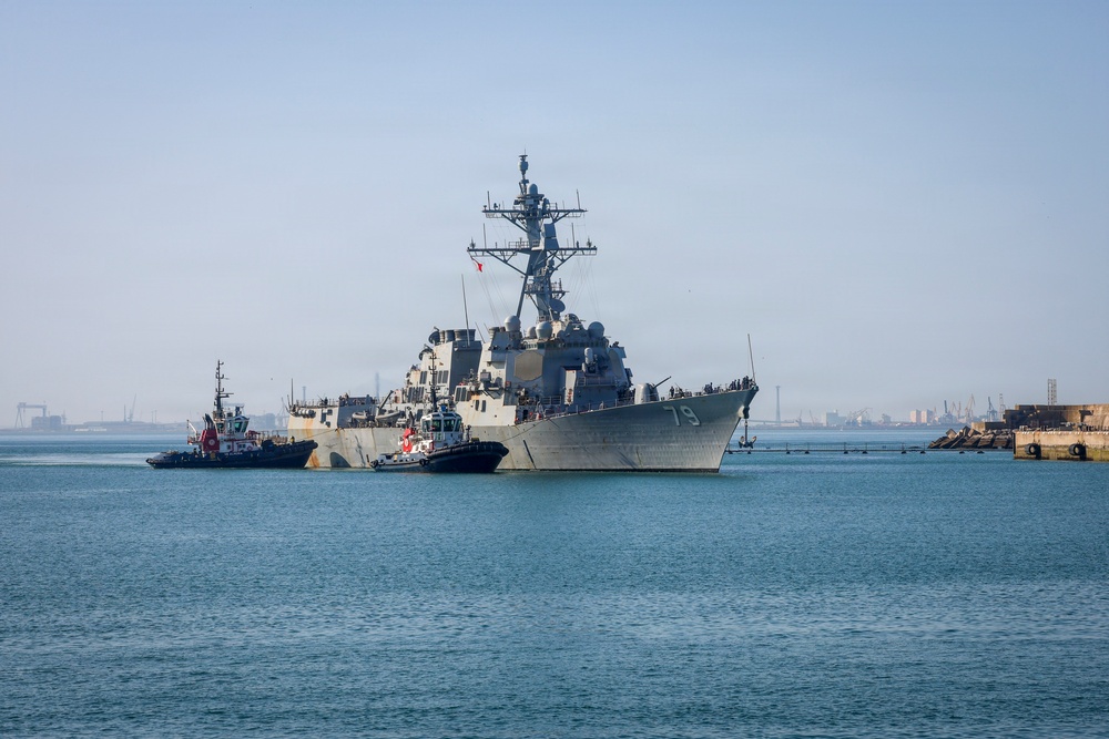 USS Oscar Austin (DDG 79) returns to homeport in Rota