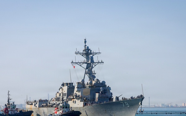 USS Oscar Austin (DDG 79) returns to homeport in Rota