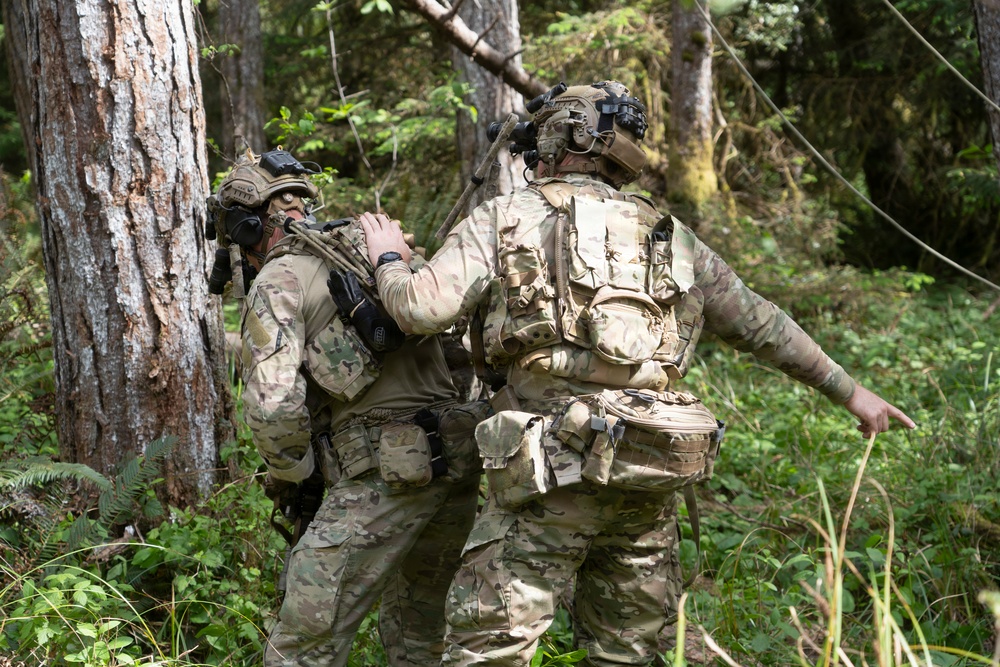 Air Force Special Tactics Airmen Complete Field Training in Warrenton, OR