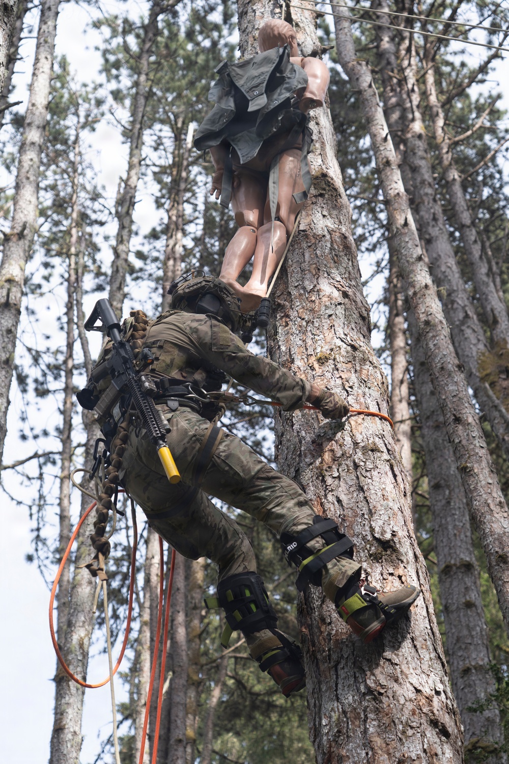 Air Force Special Tactics Airmen Complete Field Training in Warrenton, OR