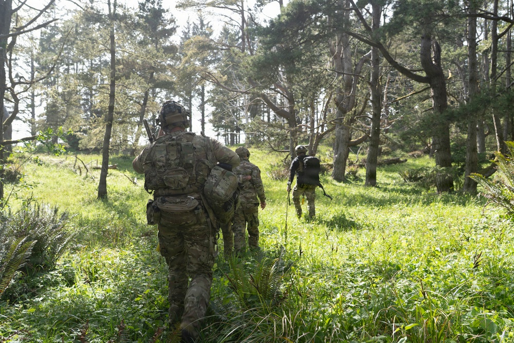 Air Force Special Tactics Airmen Complete Field Training in Warrenton, OR