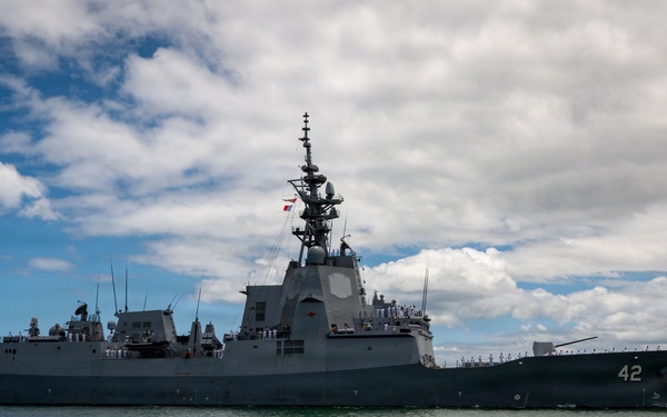 Royal Australian Navy Hobart-class destroyer HMAS Sydney (DDG 42) arrives in Pearl Harbor for RIMPAC 2026