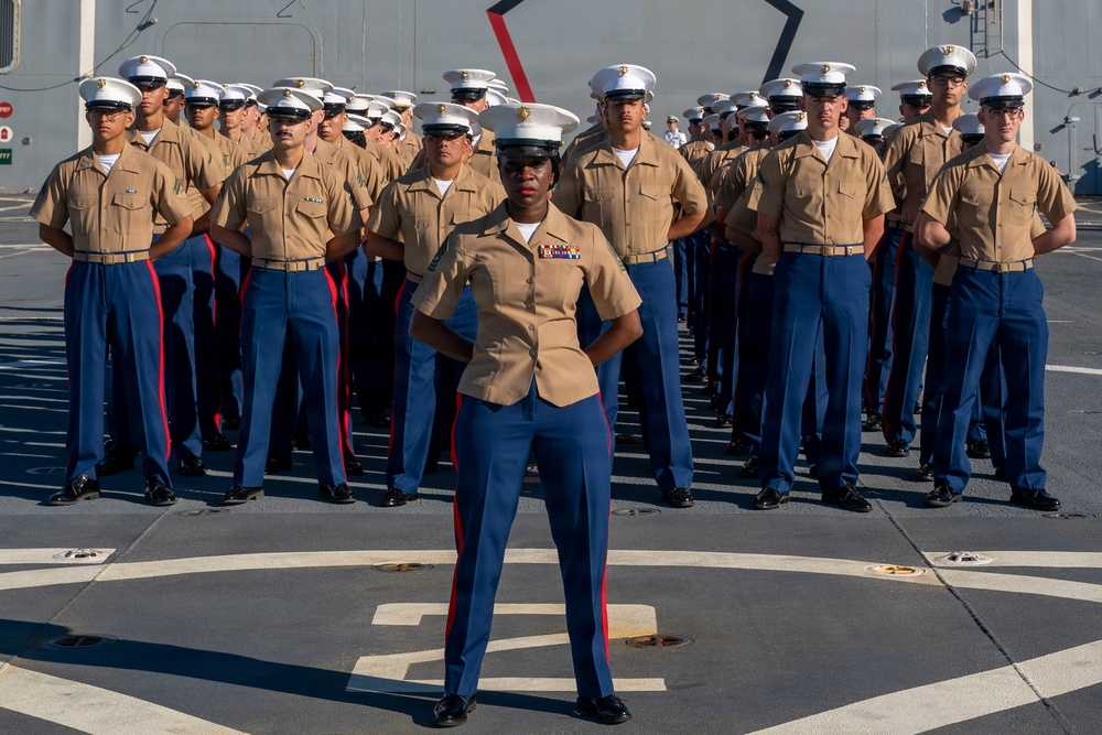 USS Arlington (LPD 24) Man the Rails