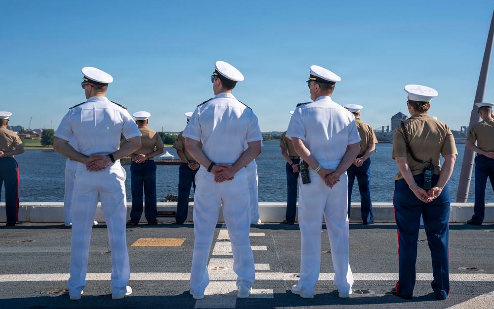 USS Arlington (LPD 24) Man the Rails