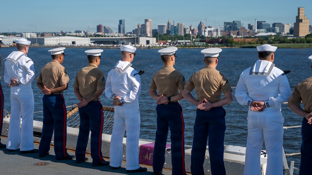 USS Arlington (LPD 24) Man the Rails