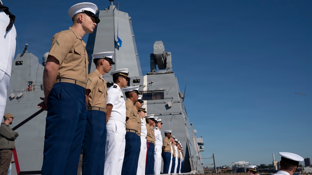 USS Arlington (LPD 24) Man the Rails