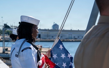 USS Arlington (LPD 24) Man the Rails