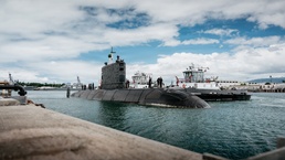 Royal Canadian Navy HMCS Corner Brook (SSK 878) arrives in Hawaii for RIMPAC