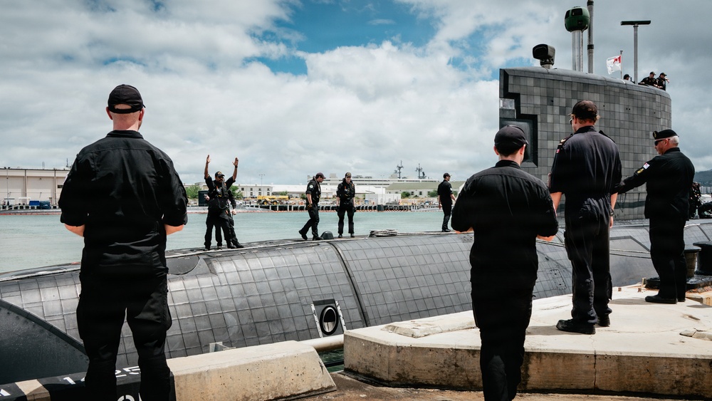 Royal Canadian Navy HMCS Corner Brook (SSK 878) arrives in Hawaii for RIMPAC