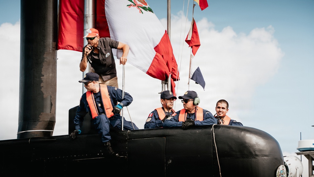 Peruvian Navy BAP Chipana (SS 34) arrives in Hawaii for RIMPAC