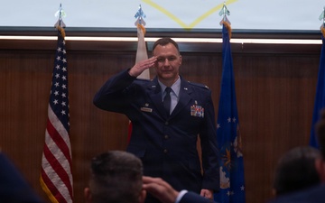 18th Med Group commanders pass the torch