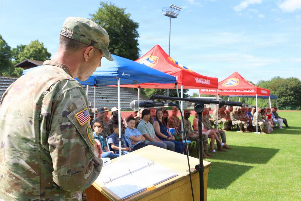 16th SB Commander Expresses Gratitude to Family During Final Remarks