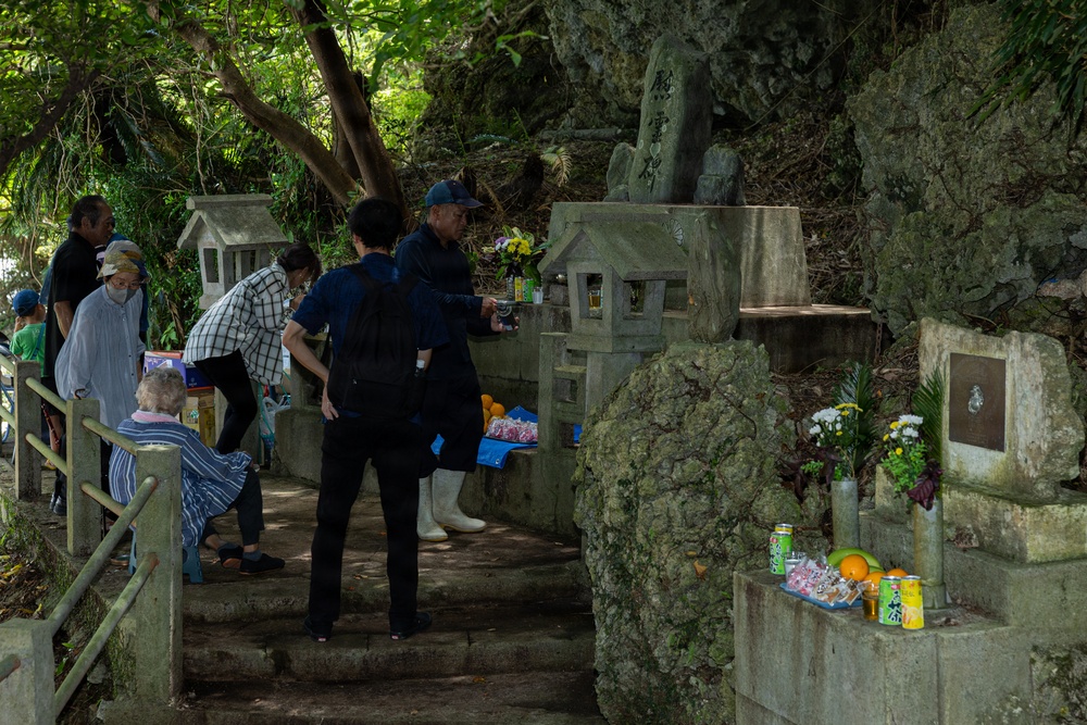 Marines visit Hamahiga Island memorial site