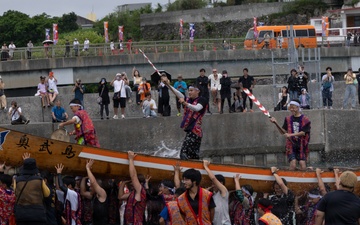 Rowers in the Mist: U.S. service members and Okinawans continue the Haarri tradition