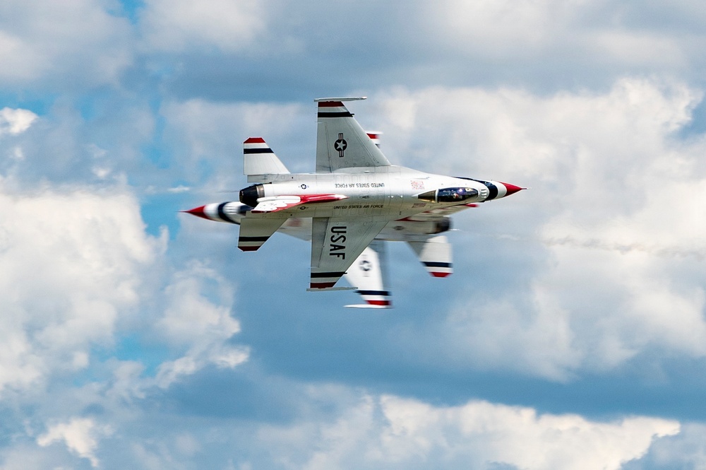 Thunderbirds perform at 2026 Columbus Air Show