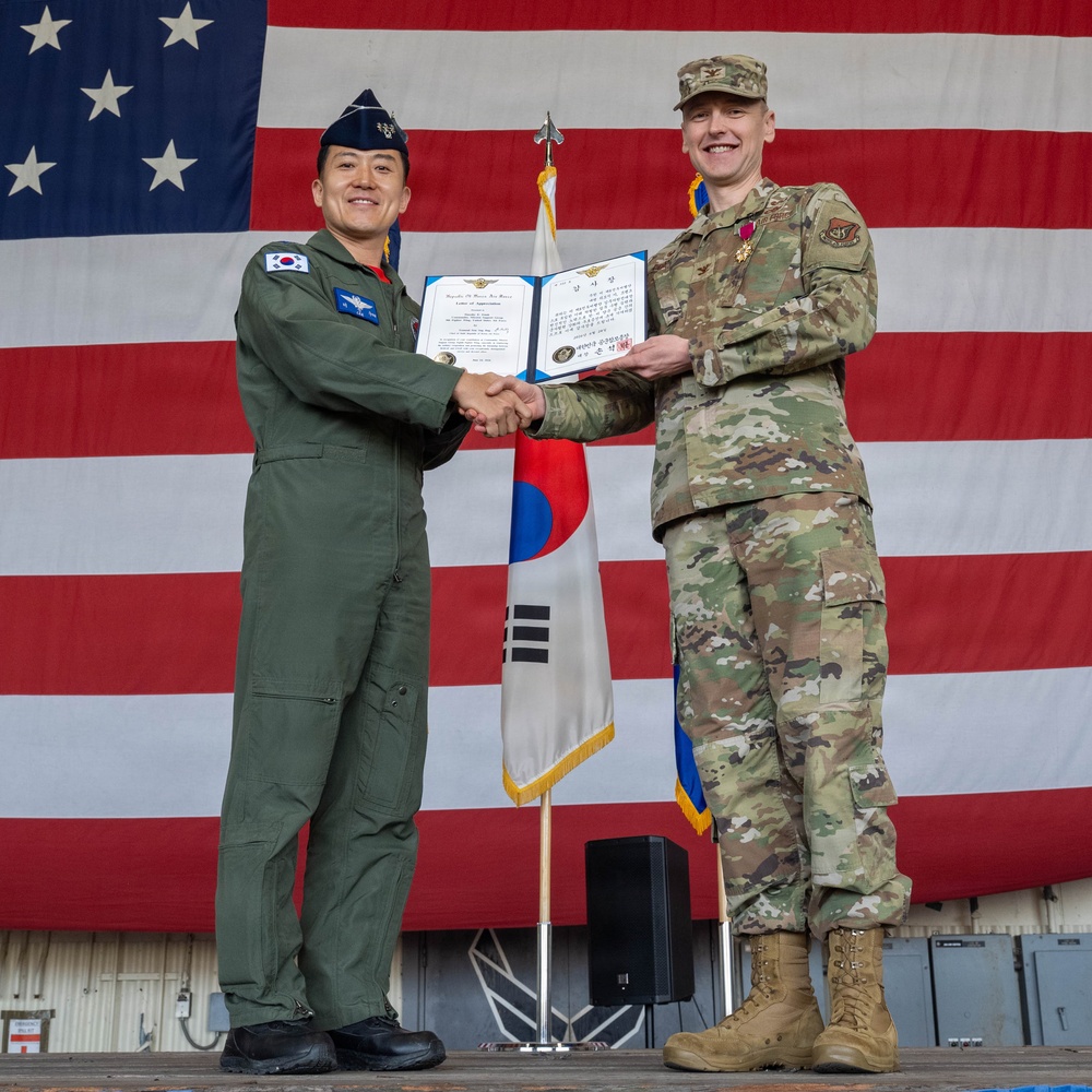 8th MSG holds change of command ceremony