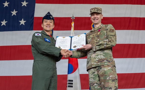 8th MSG holds change of command ceremony