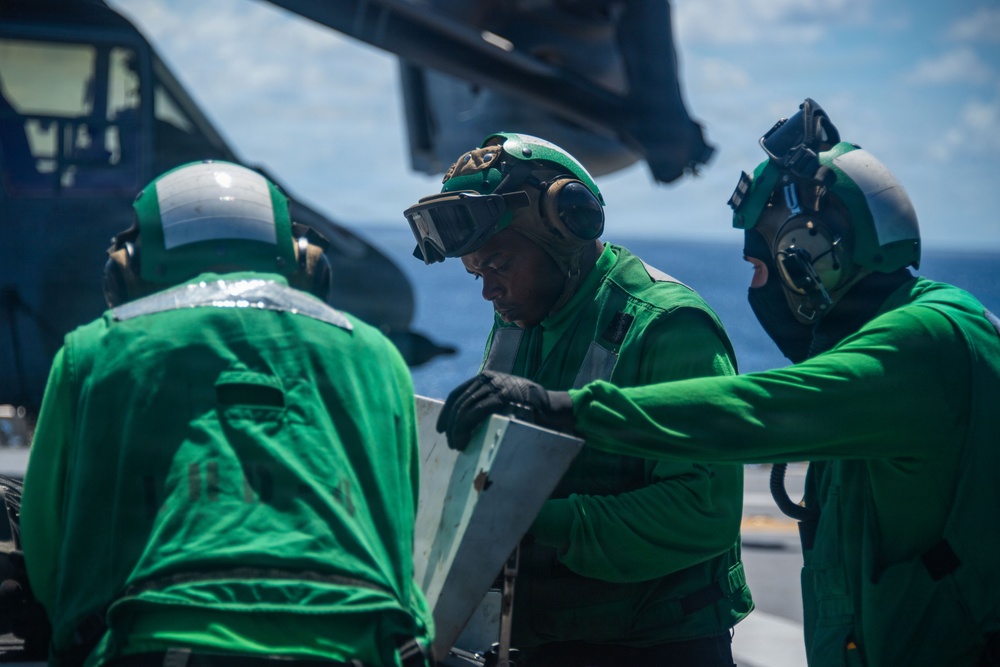 USS Boxer Conducts RAS with USNS Henry J. Kaiser