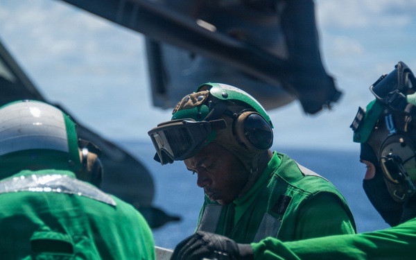 USS Boxer Conducts RAS with USNS Henry J. Kaiser