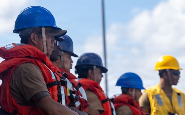 USS Boxer Conducts RAS with USNS Henry J. Kaiser