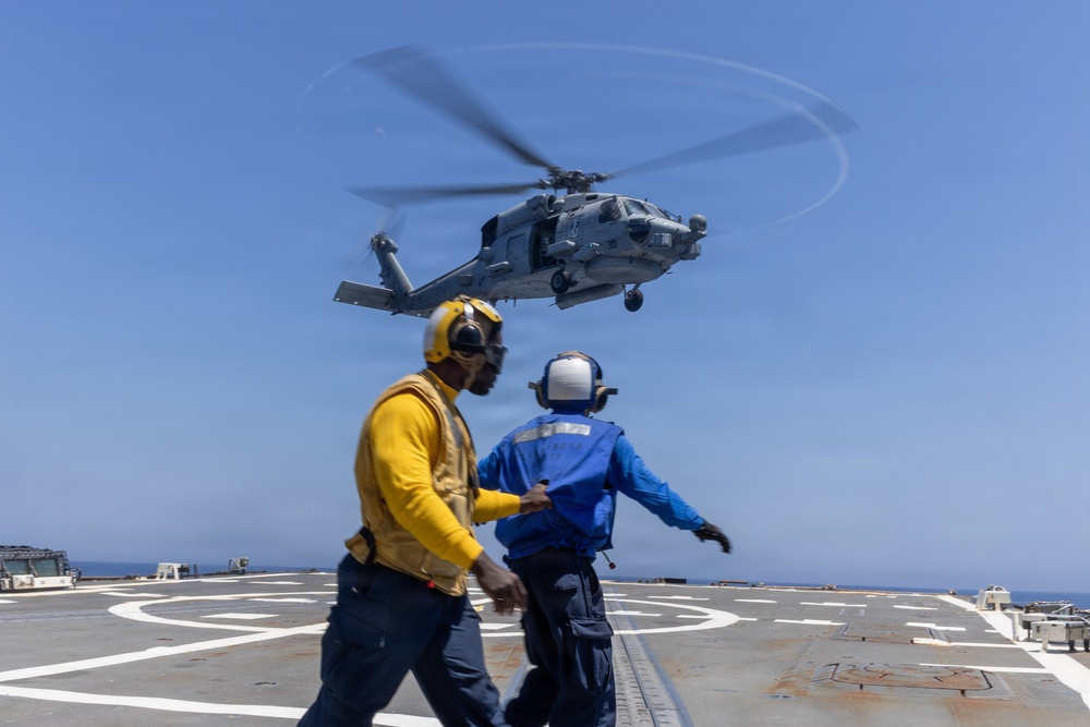 USS Oscar Austin (DDG 79) Conducts Flight Operations