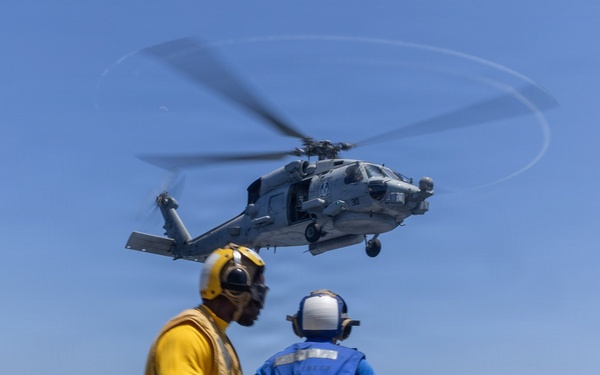 USS Oscar Austin (DDG 79) Conducts Flight Operations