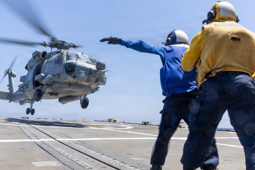 USS Oscar Austin (DDG 79) Conducts Flight Operations