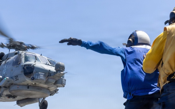 USS Oscar Austin (DDG 79) Conducts Flight Operations