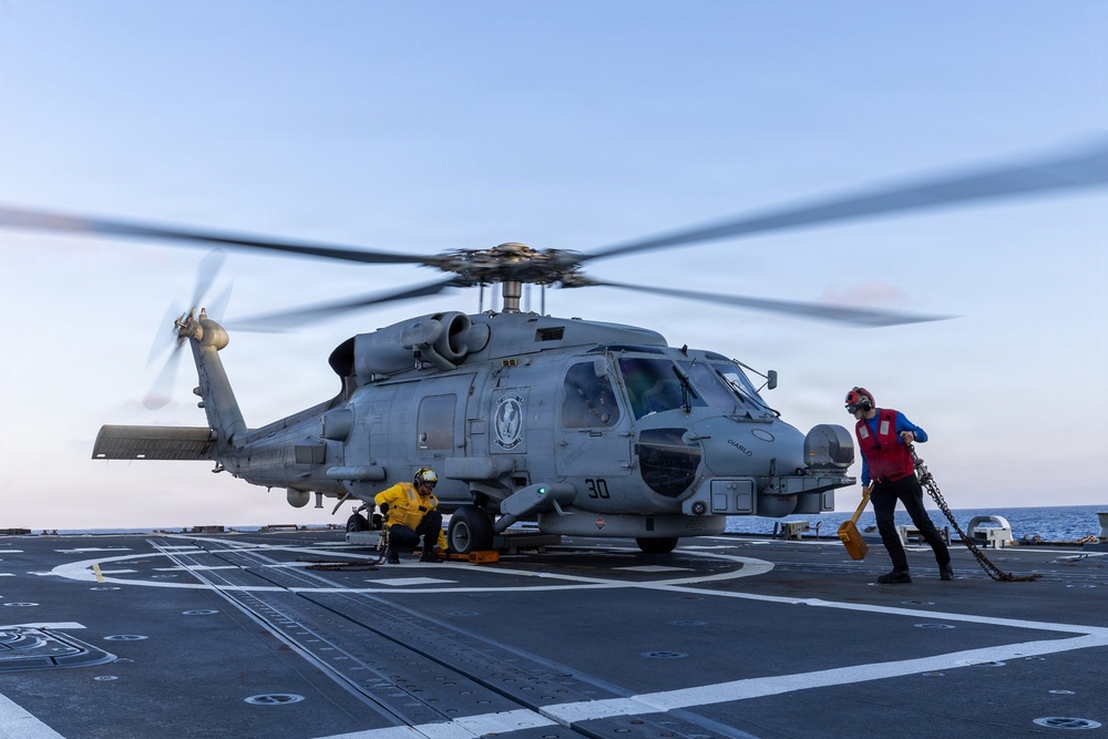 USS Oscar Austin (DDG 79) Conducts Flight Operations