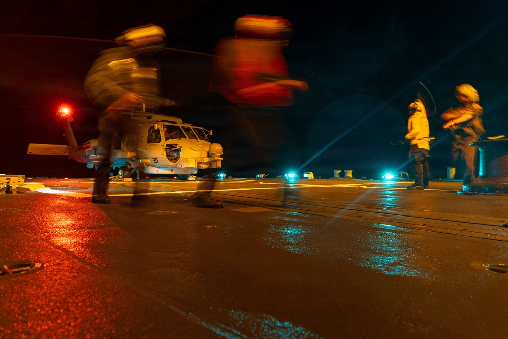 USS Oscar Austin (DDG 79) Conducts Flight Operations