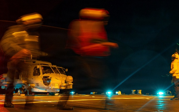 USS Oscar Austin (DDG 79) Conducts Flight Operations