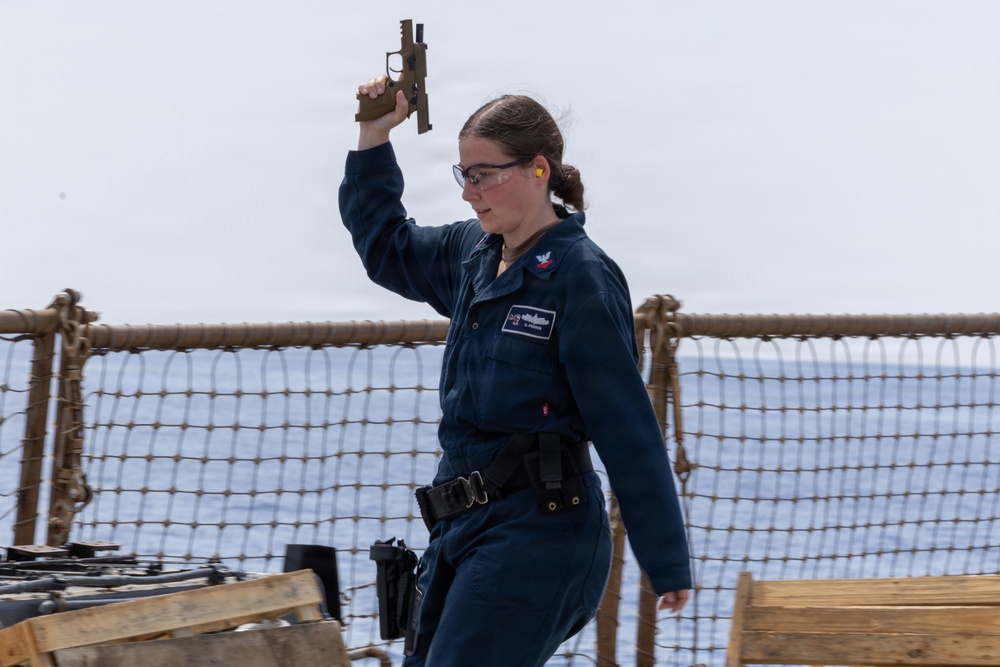 USS Oscar Austin (DDG 79) Conducts Live Fire