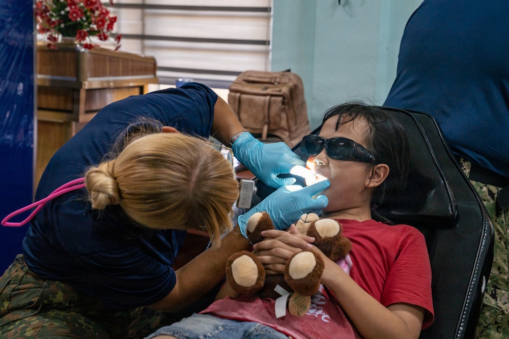 Pacific Friendship, Pacific Partnership 2026 Conduct Dental Exchange in Vietnam