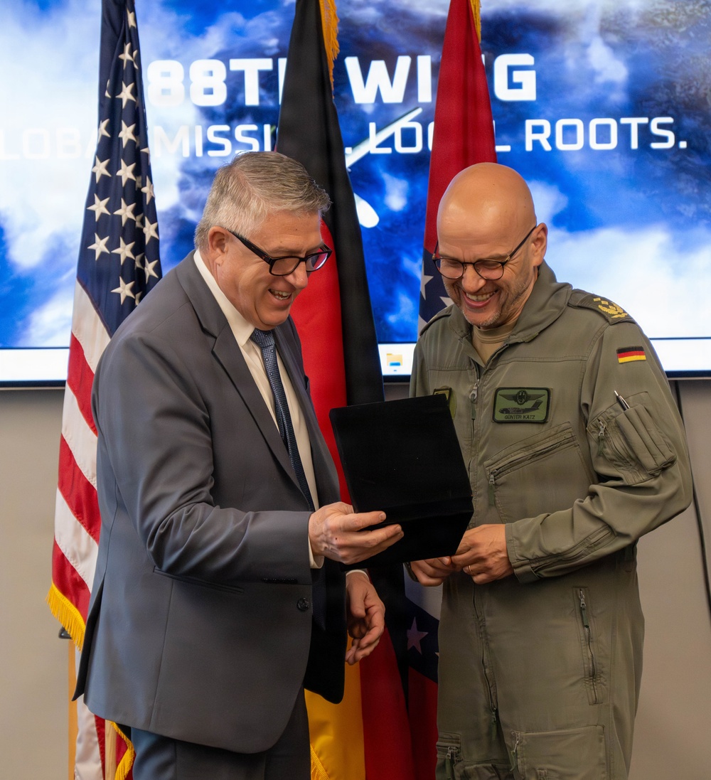 Strengthening Alliances: German and U.S. Air Force Leaders Meet at Ebbing