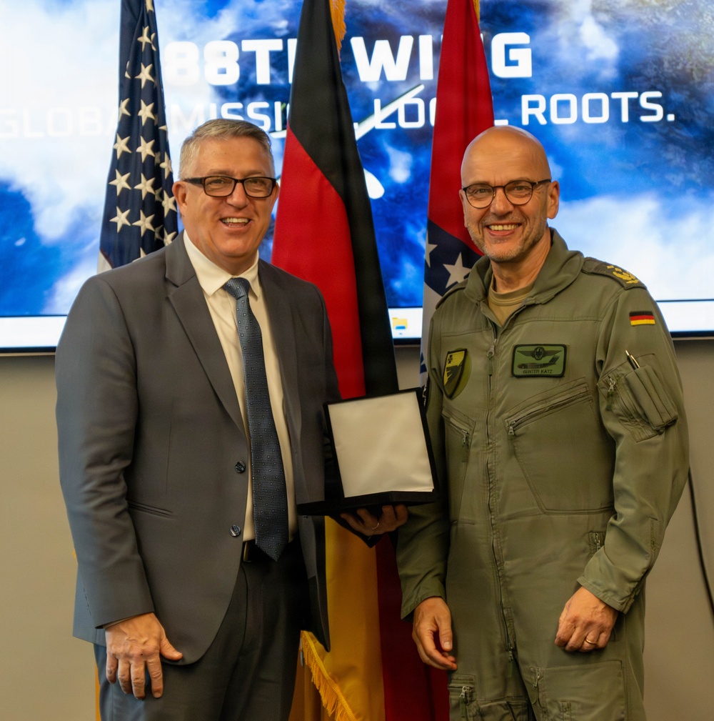 Strengthening Alliances: German and U.S. Air Force Leaders Meet at Ebbing