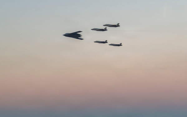 B-2 Spirit leads Freedom 250 flyover over the National Mall